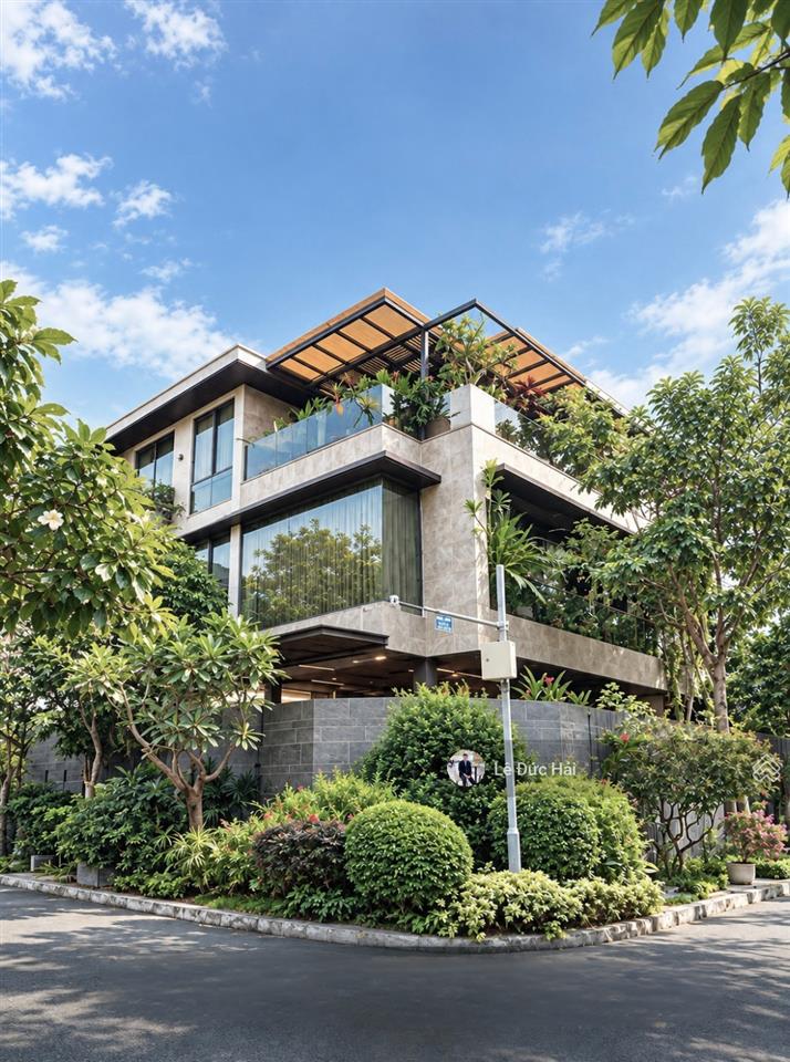 Cho thuê căn góc đơn lập diện tích 450m2 sàn, nhà trang bị thang máy hiện đại. giá 125 triệu