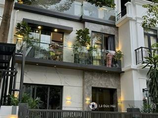 Nhà đẹp  cho thuê biệt thự liền kề nội thất cao cấp 4pn trung tâm phú mỹ hưng vào ở ngay