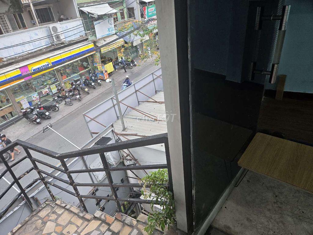 Cho thuê tầng Lầu1 (4,5×8) BùiĐTúy BTh,lối đi riêng,sân xe Ở,KD