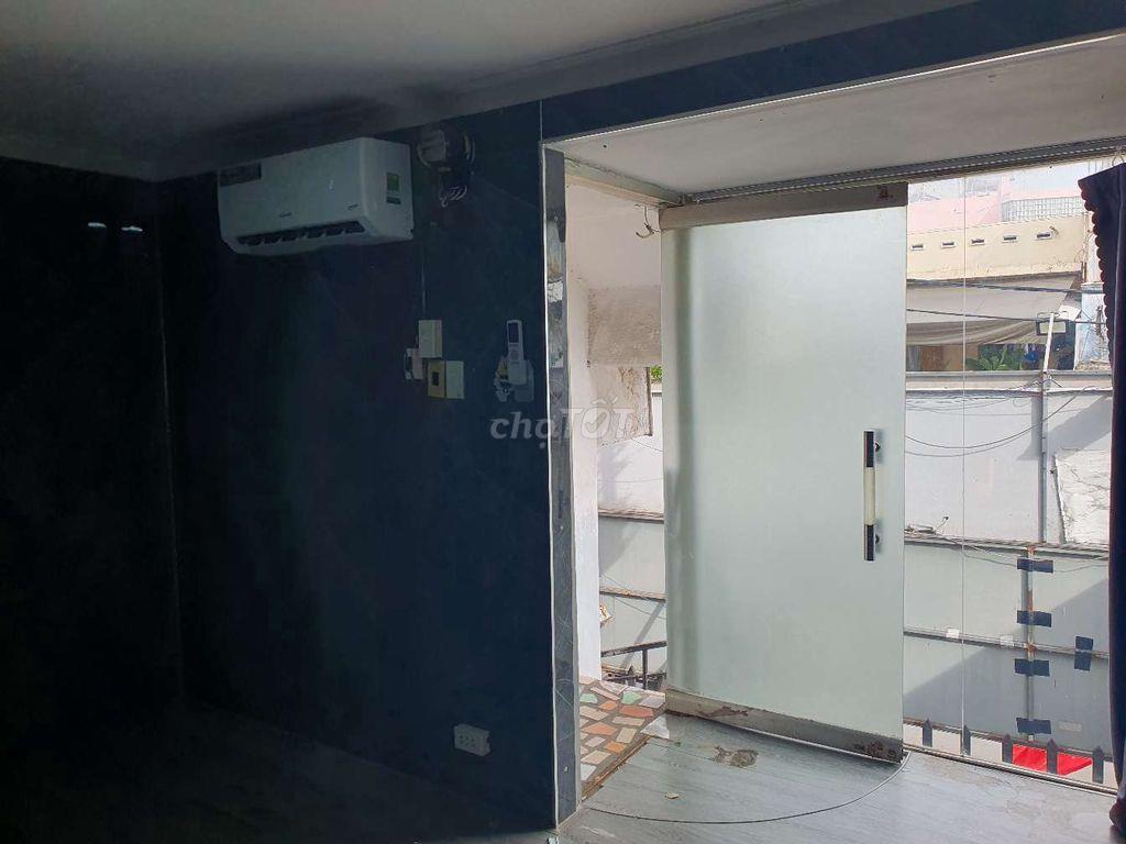 Cho thuê tầng Lầu1 (4,5×8) BùiĐTúy BTh,lối đi riêng,sân xe Ở,KD