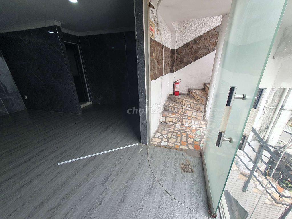 Cho thuê tầng Lầu1 (4,5×8) BùiĐTúy BTh,lối đi riêng,sân xe Ở,KD