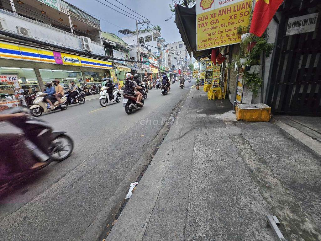 Cho thuê tầng Lầu1 (4,5×8) BùiĐTúy BTh,lối đi riêng,sân xe Ở,KD