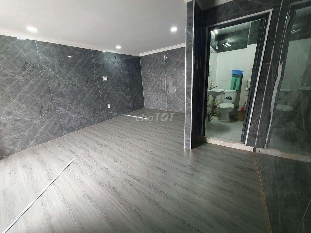 Cho thuê tầng Lầu1 (4,5×8) BùiĐTúy BTh,lối đi riêng,sân xe Ở,KD