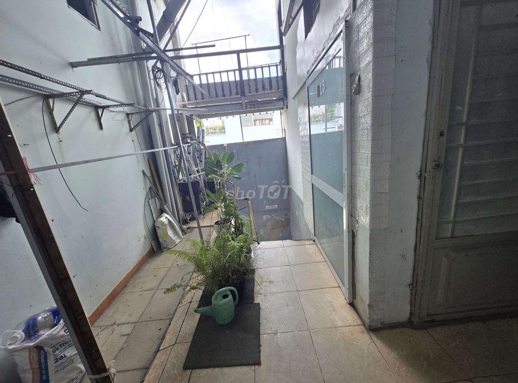 Phòng 19m2(gác lững,đúc)WC,nấu ăn đc Giờ Tựdo gần chợ,HV Cán Bộ BĐTúy