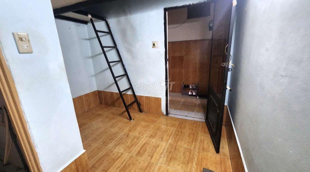 Phòng 19m2(gác lững,đúc)WC,nấu ăn đc Giờ Tựdo gần chợ,HV Cán Bộ BĐTúy