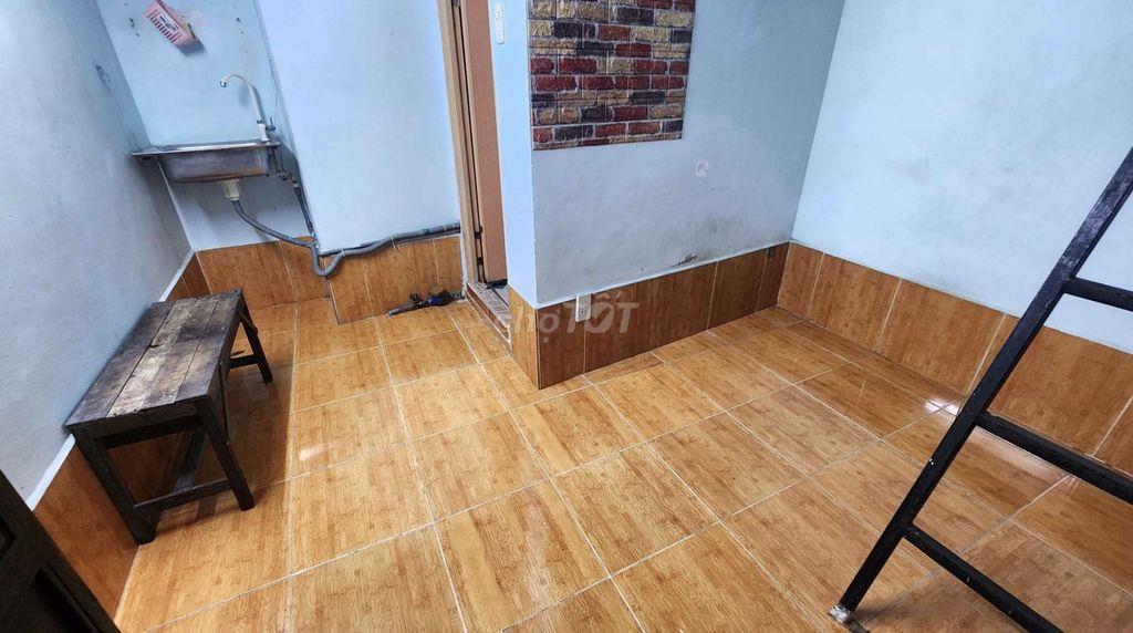 Phòng 19m2(gác lững,đúc)WC,nấu ăn đc Giờ Tựdo gần chợ,HV Cán Bộ BĐTúy