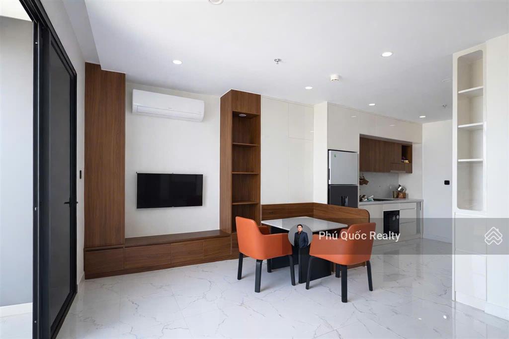 Cho thuê 2 phòng ngủ+ the beverly solari  vinhomes grand park, có ít nội thất, view thoáng