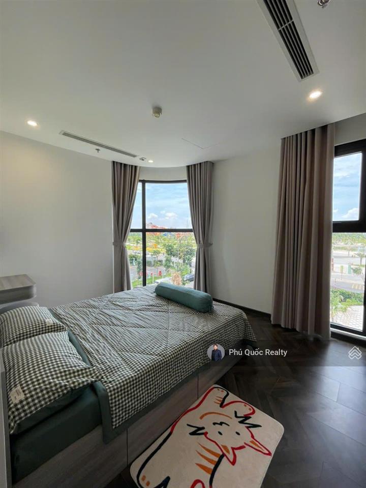 Căn góc the opus one  vinhomes grand park cho thuê 2 phòng ngủ 2wc, full nội thất