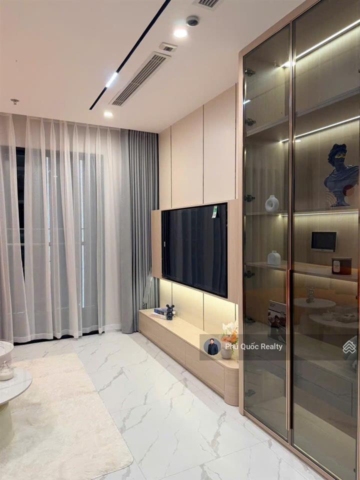 The opus one  vinhomes grand park cho thuê 2 phòng ngủ 2wc, full nội thất nguyên seal