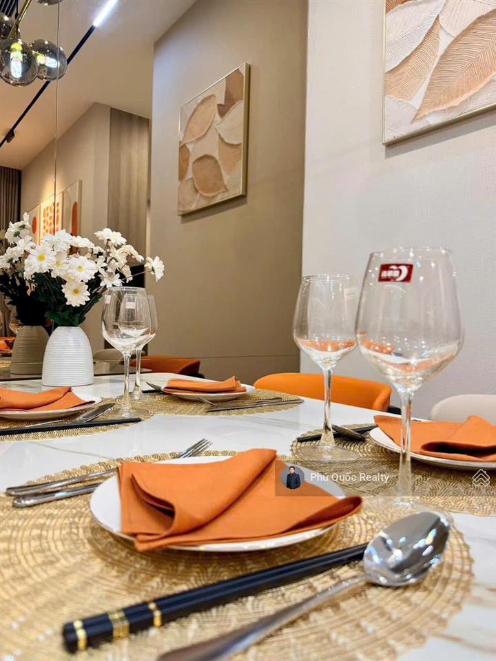 The opus one  vinhomes grand park cho thuê 2 phòng ngủ 2wc, full nội thất nguyên seal