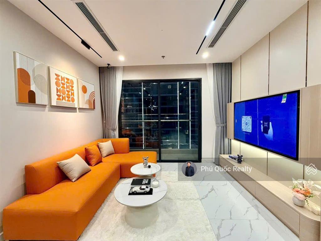 The opus one  vinhomes grand park cho thuê 2 phòng ngủ 2wc, full nội thất nguyên seal