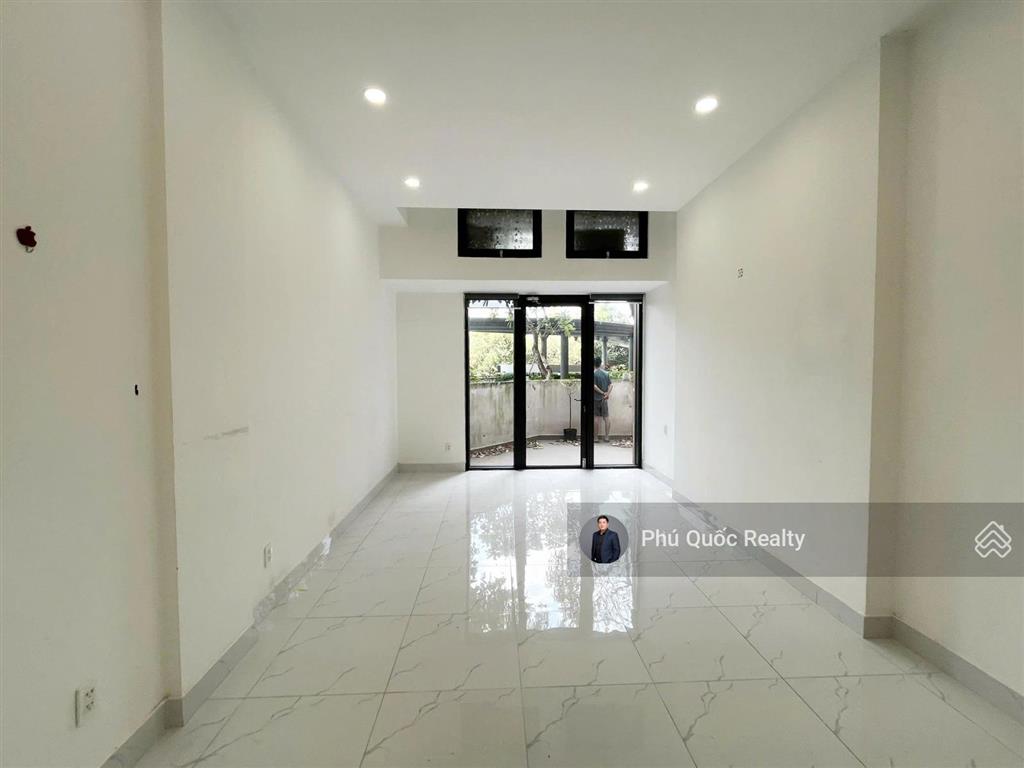 Cho thuê văn phòng làm việc officetel 11 triệu  có ban công, the sun avenue, 38m2