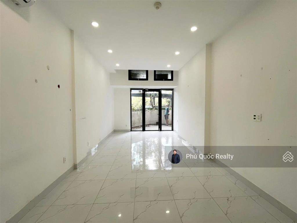 Cho thuê văn phòng làm việc officetel 11 triệu  có ban công, the sun avenue, 38m2