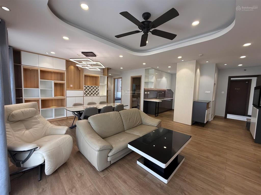 Căn góc 2pn  96m2 nội thất đẹp cần cho thuê the sun avenue