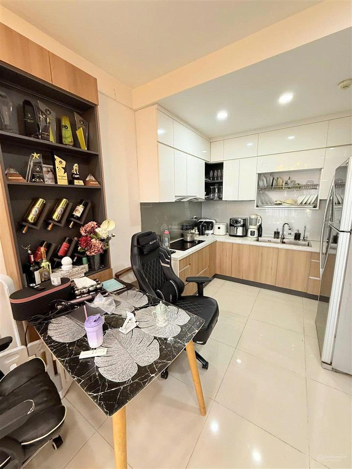 Cho thuê căn hộ 2pn 2wc full nội thất  nhà đẹp the sun avenue, tầng cao, view thành phố