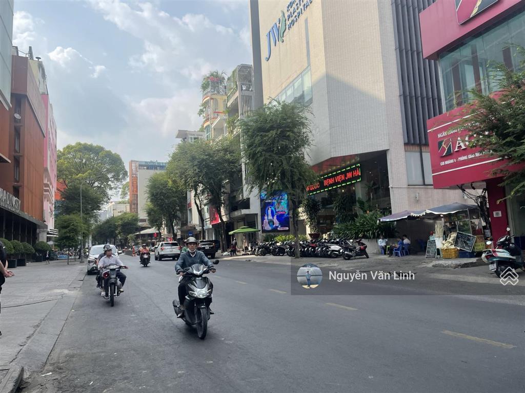 Bán tòa nhà  12mx18m  hầm 7 tầng 1100m2 sàn  ngay ngã 4 bốn xã, chỉ 34.5 tỷ