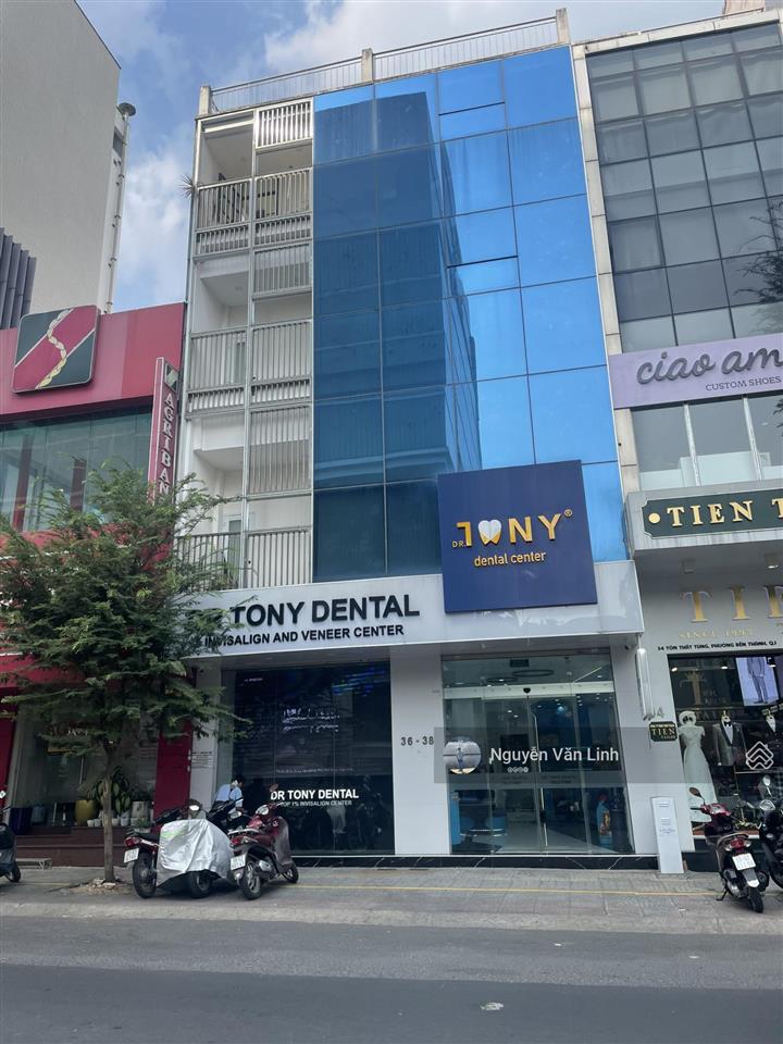 Bán tòa nhà  12mx18m  hầm 7 tầng 1100m2 sàn  ngay ngã 4 bốn xã, chỉ 34.5 tỷ