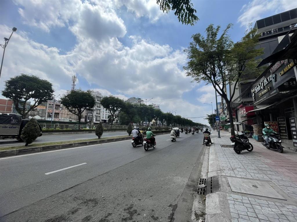 Giá tốt! đón đầu tuyến metro số 2  ngang 7,5m x 9m, 6 tầng, chỉ 13,8 tỷ tl