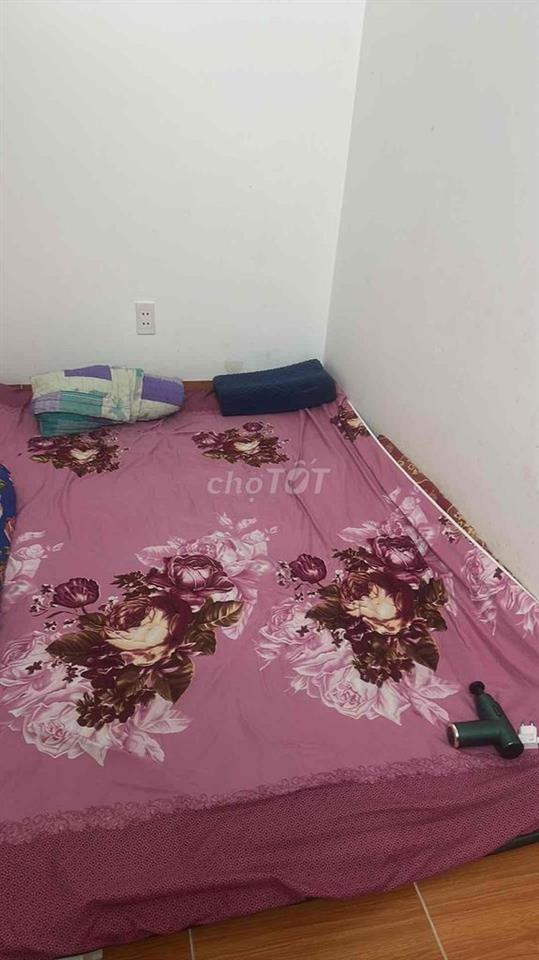 cần 1 bạn gái ỏ k có đồ nhiều vi đã có sẵn đồ  riêng phòng chung