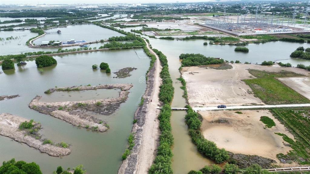 Anh chị cần tìm đất đùng giáp sông phù hợp nuôi thuỷ sản, chuyển đổi công năng làm cảng thì 