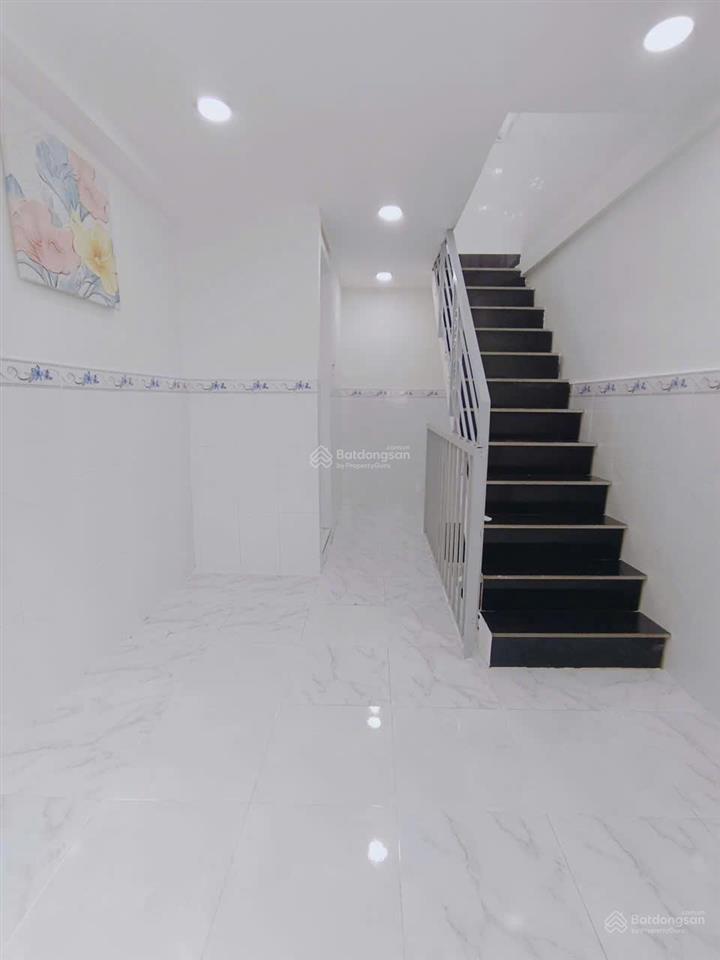 Bán nhà 1 trệt 2 lầu đường lê đại hành đối diện trường học đề thám, quận 11.