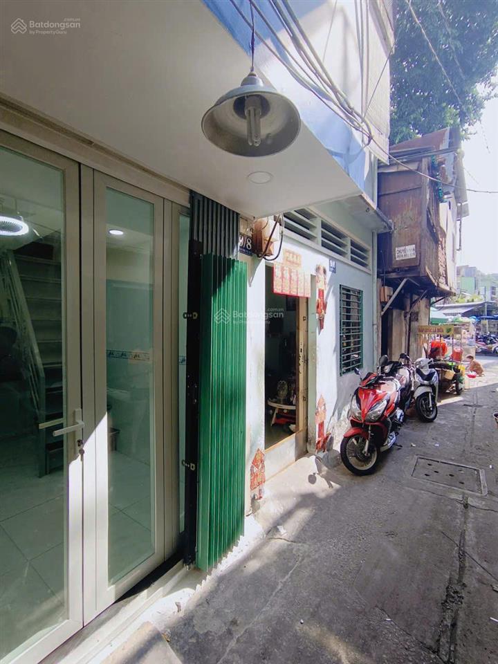 Bán nhà 1 trệt 2 lầu đường lê đại hành đối diện trường học đề thám, quận 11.