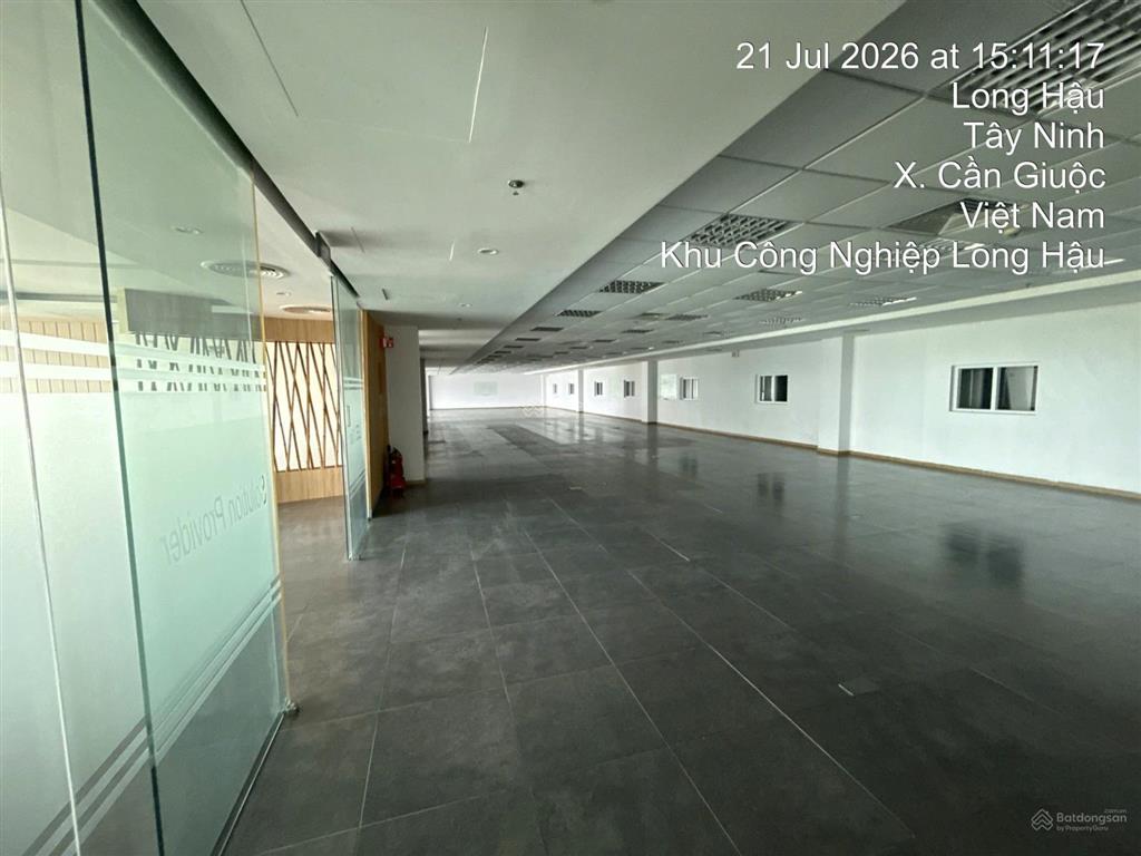 Nhà xưởng chất lượng cao, có đầy đủ tiện ích văn phòng, nhà xe, kho bãi...