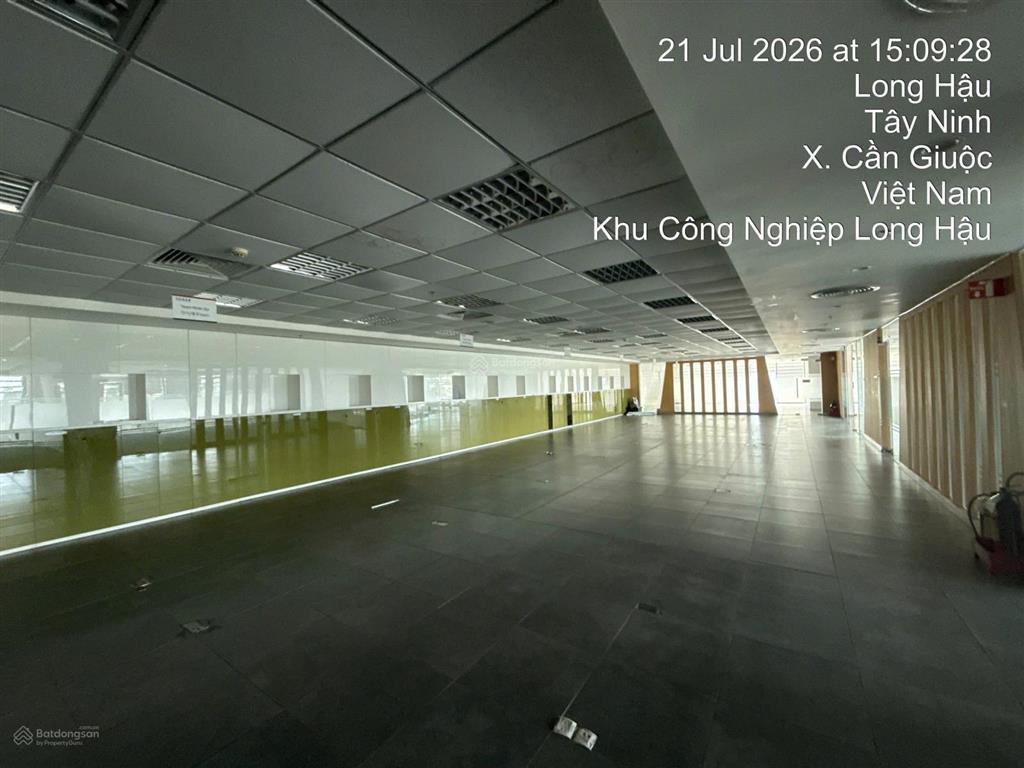Nhà xưởng chất lượng cao, có đầy đủ tiện ích văn phòng, nhà xe, kho bãi...