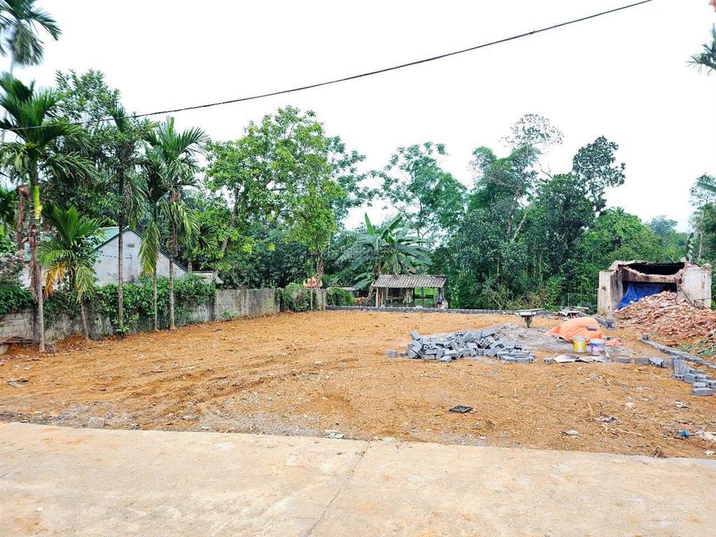 Đất yên trung thạch thất tc hơn 3 tỷ mặt tiền rộng 15m đất ở 200m tổng dt 390m .ô tô tránh