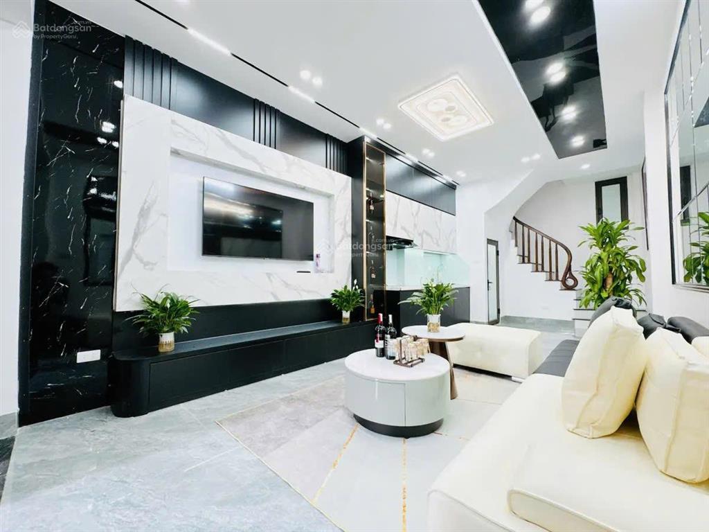 Chính chủ bán gấp nhà khương trung 30/35m2 4 tầng. mặt tiền 3.8m. giá chào bán 8.5 tỷ thanh xuân