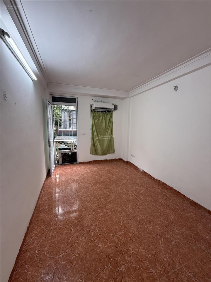 Chính chủ em cần bán nhanh nhà tại phố lê văn lương thông sang ngõ 144 quan nhân
quan nhân 38/43m2