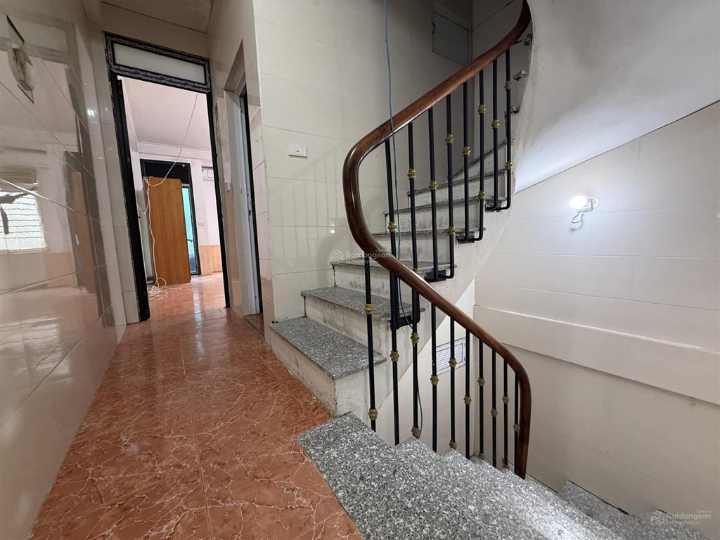 Chính chủ em cần bán nhanh nhà tại phố lê văn lương thông sang ngõ 144 quan nhân
quan nhân 38/43m2