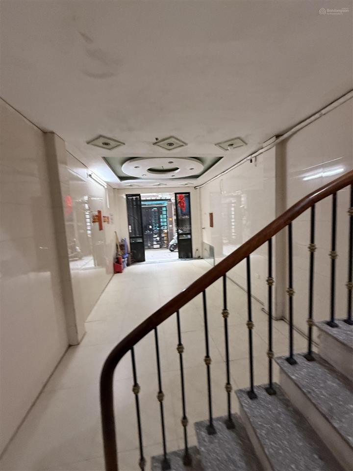 Chính chủ em cần bán nhanh nhà tại phố lê văn lương thông sang ngõ 144 quan nhân
quan nhân 38/43m2