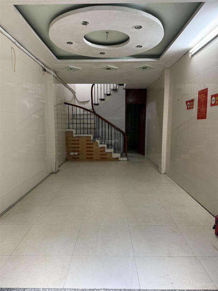 Chính chủ em cần bán nhanh nhà tại phố lê văn lương thông sang ngõ 144 quan nhân
quan nhân 38/43m2