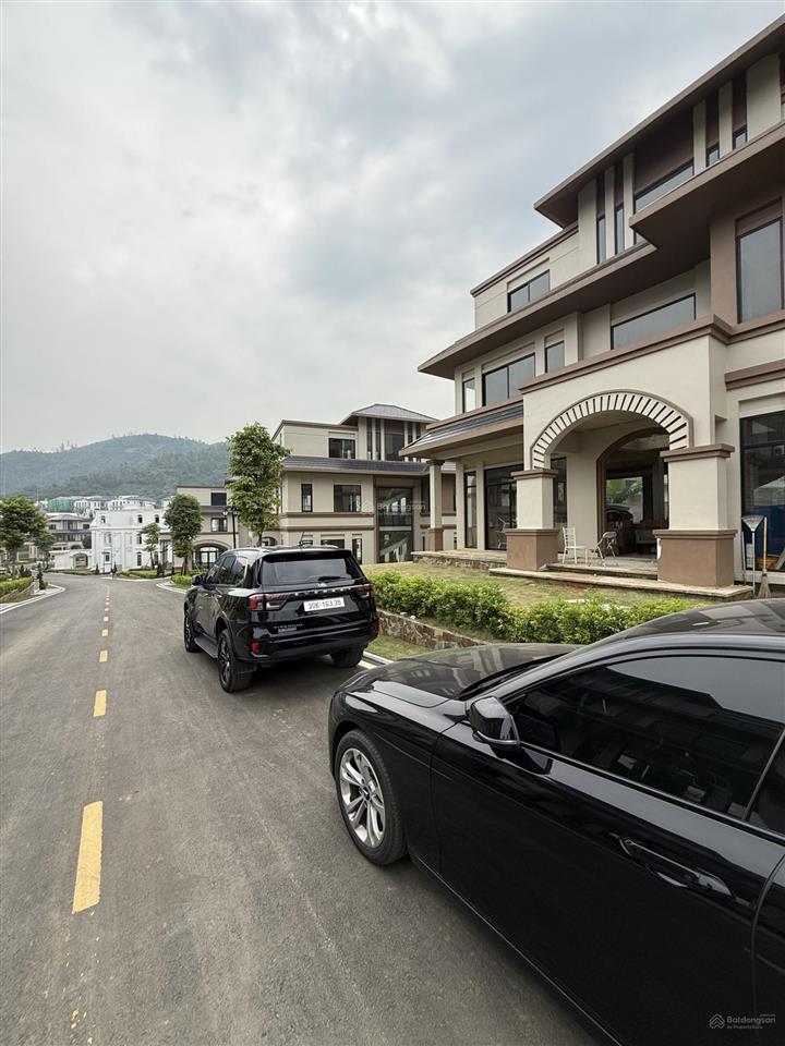 Suất ngoại giao biệt thự cực vip biệt thự vừa hoàn thiện xong tại hòa lạc. cam kết giá tốt, rẻ nhất
