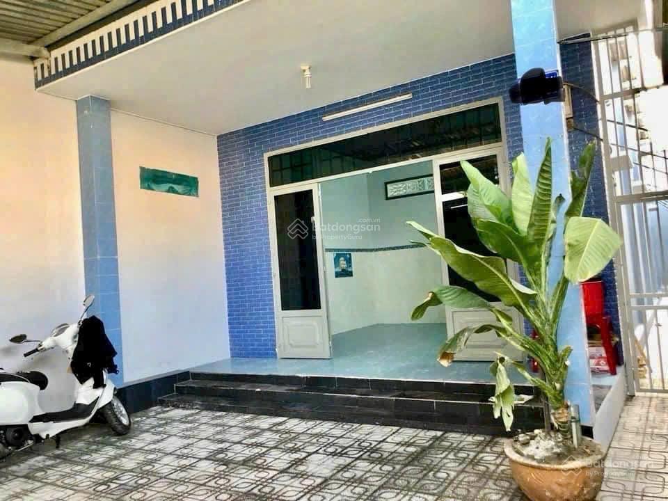 Bán đất tặng nhà cấp 4 còn mới đẹp phú lợi cũ (phường phú lợitp. hcm) 2 mt trước sau nhựa thông 4m
