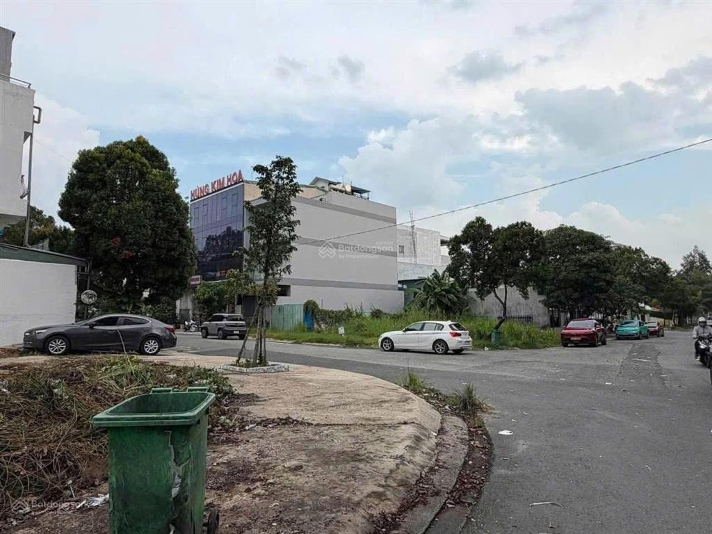 Lô góc vip đẹp kdc chánh nghĩa  thủ dầu một 237m2 thổ cư 100% kinh doanh làm được nhiều thứ