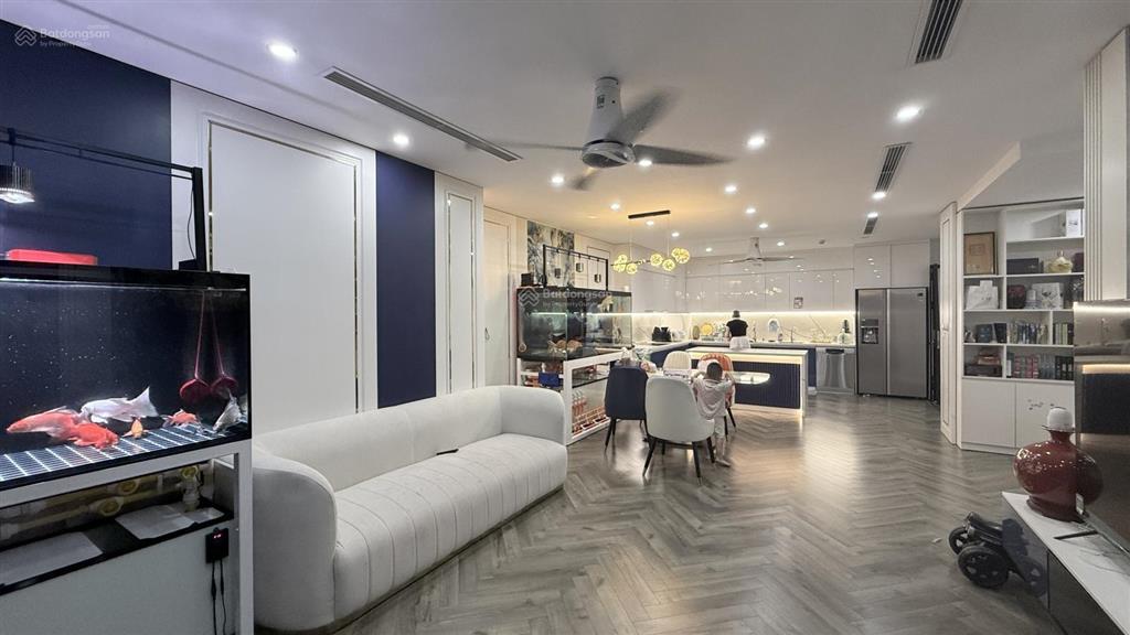 Gia đình có căn hộ cần bán. mẫu căn hiếm s 155m2 ban công vườn treo hpc landmark 105 tố hữu hà đông