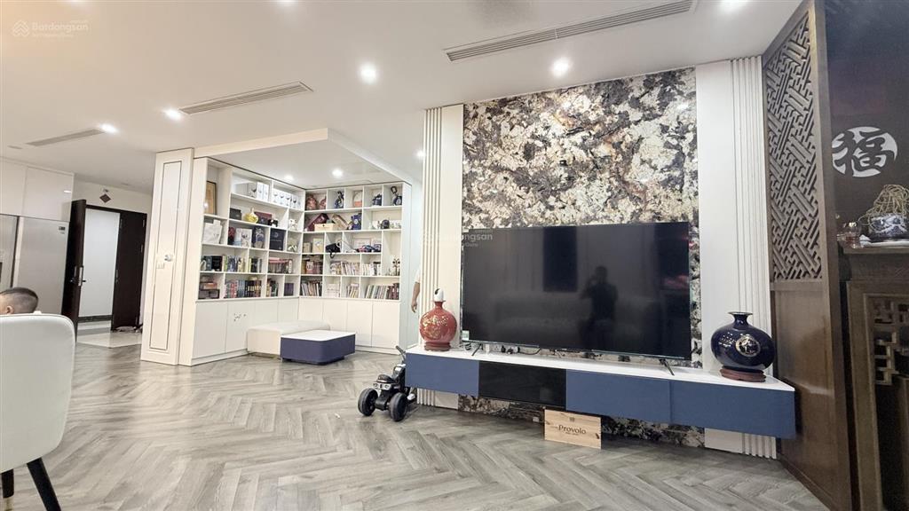 Gia đình có căn hộ cần bán. mẫu căn hiếm s 155m2 ban công vườn treo hpc landmark 105 tố hữu hà đông