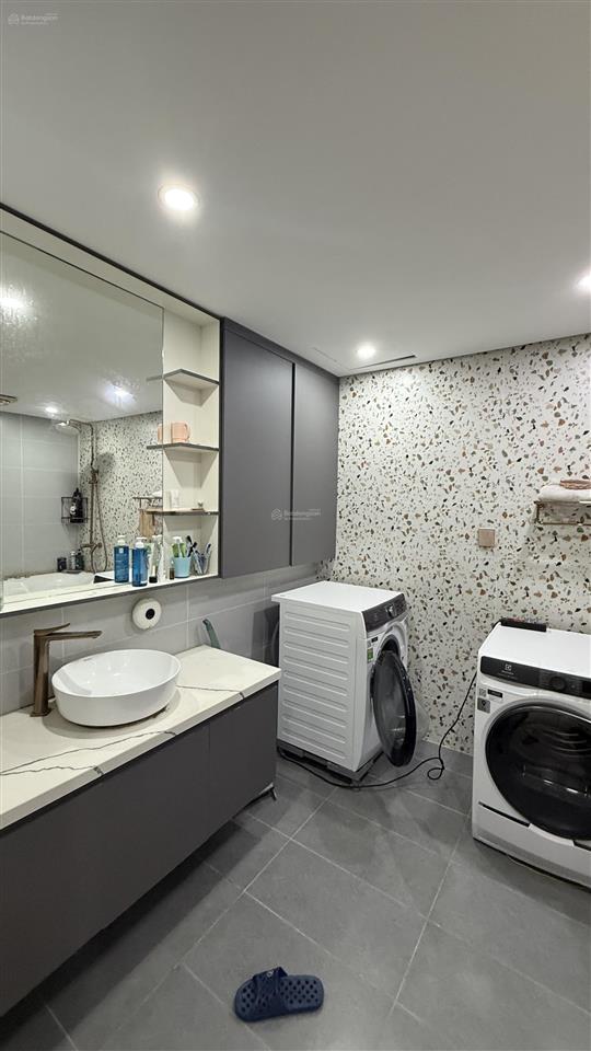 Gia đình có căn hộ cần bán. mẫu căn hiếm s 155m2 ban công vườn treo hpc landmark 105 tố hữu hà đông