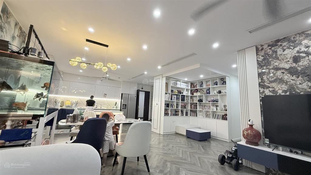 Gia đình có căn hộ cần bán. mẫu căn hiếm s 155m2 ban công vườn treo hpc landmark 105 tố hữu hà đông