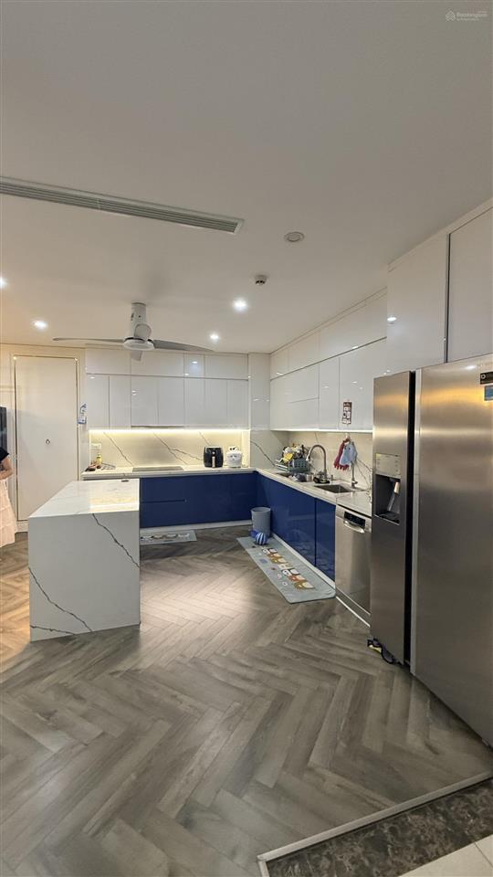 Gia đình có căn hộ cần bán. mẫu căn hiếm s 155m2 ban công vườn treo hpc landmark 105 tố hữu hà đông