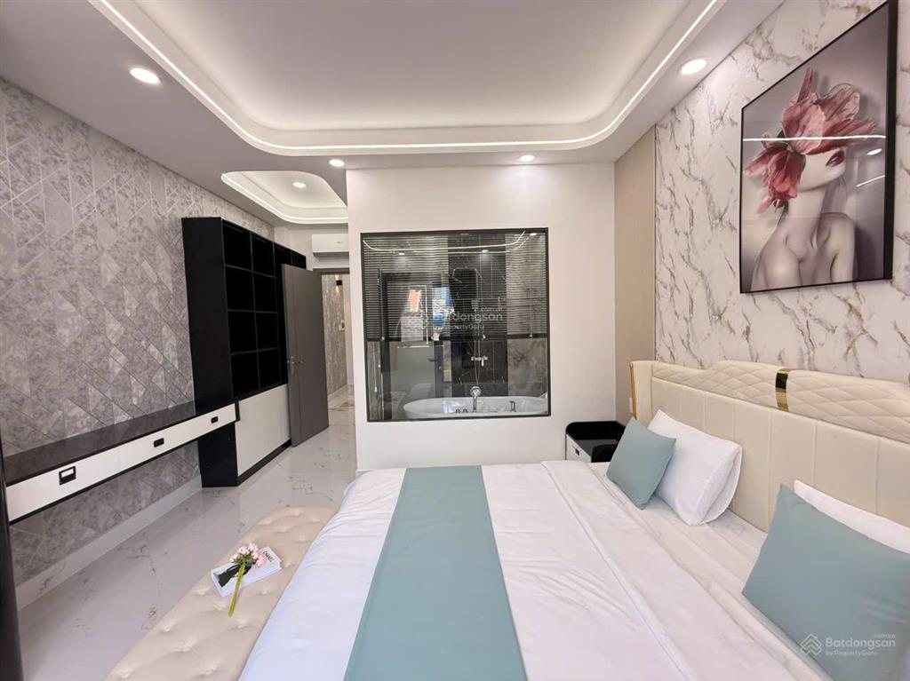 Bán nhà riêng 637/, hà huy giáp, 7,88 tỷ, 72 m2, 4pn, 5wc, 4 tầng  có thang máy