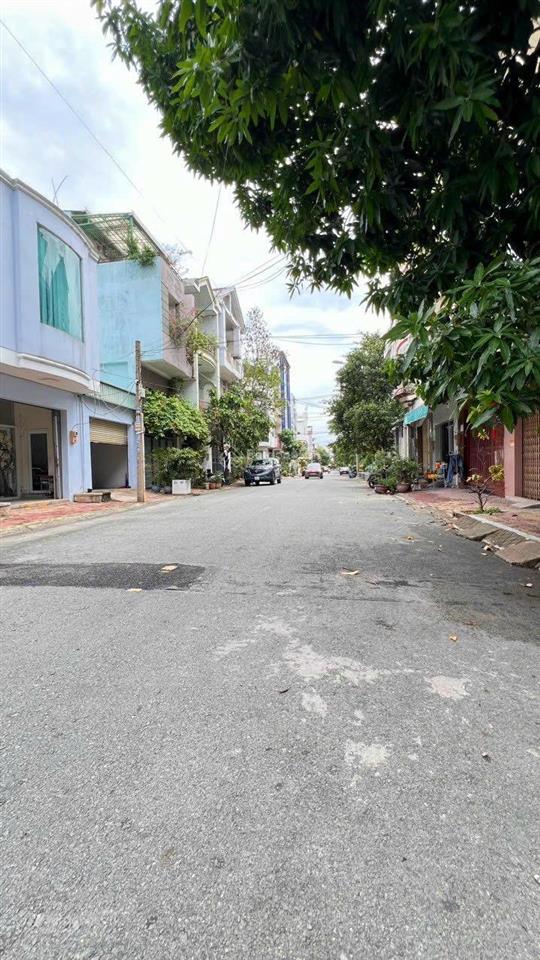 Chính chủ cần bán nhà kdc nam long  đường 12m  nhà chưa qua kinh doanh