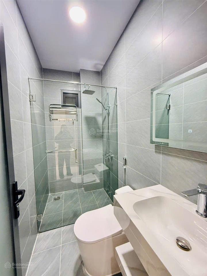 Nhà phố xây kiên cố 2 lầu gần cao đẳng điện lực  hẻm chuẩn 6m ô tô  chỉ hơn 5.5 tỷ