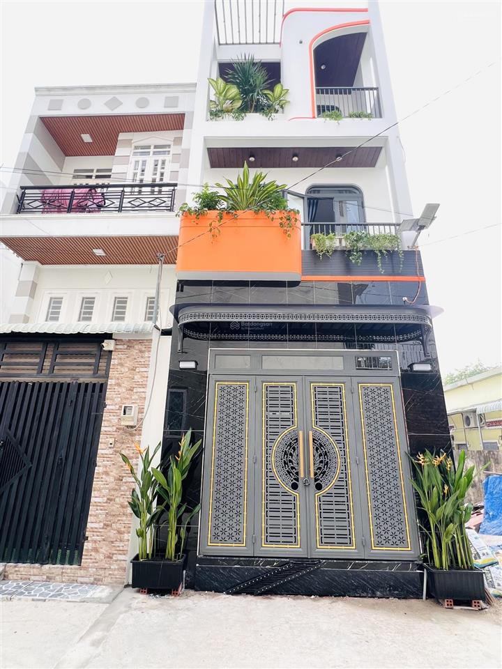 Nhà phố xây kiên cố 2 lầu gần cao đẳng điện lực  hẻm chuẩn 6m ô tô  chỉ hơn 5.5 tỷ