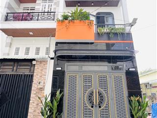 Nhà phố xây kiên cố 2 lầu gần cao đẳng điện lực  hẻm chuẩn 6m ô tô  chỉ hơn 5 đồng
