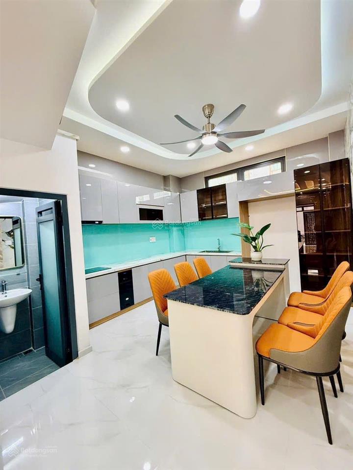 Nhà phố xây kiên cố 2 lầu gần cao đẳng điện lực  hẻm chuẩn 6m ô tô  chỉ hơn 5.5 tỷ