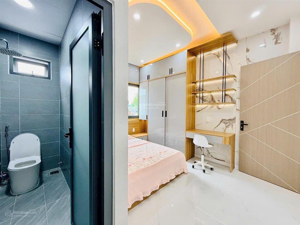 Nhà phố xây kiên cố 2 lầu gần cao đẳng điện lực  hẻm chuẩn 6m ô tô  chỉ hơn 5.5 tỷ