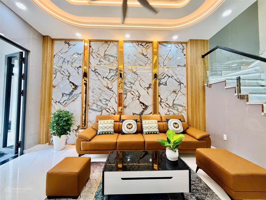 Nhà phố xây kiên cố 2 lầu gần cao đẳng điện lực  hẻm chuẩn 6m ô tô  chỉ hơn 5.5 tỷ